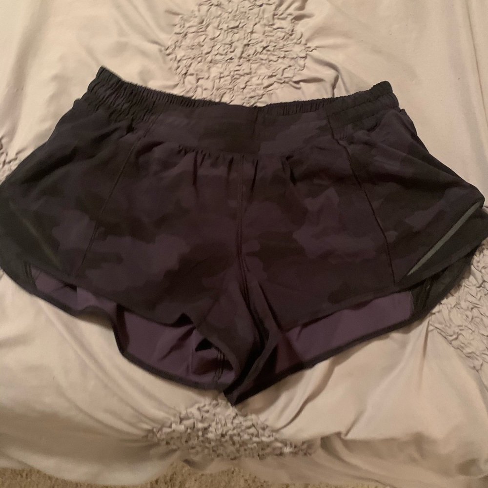 Lululemon Hotty Hot LR short2.5” lined